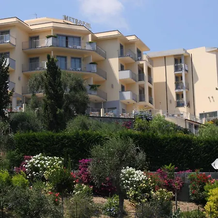 梅特罗波尔酒店