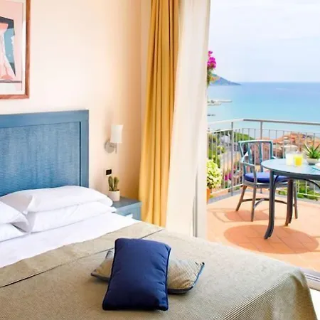 梅特罗波尔酒店 4* 迪亚诺马里纳