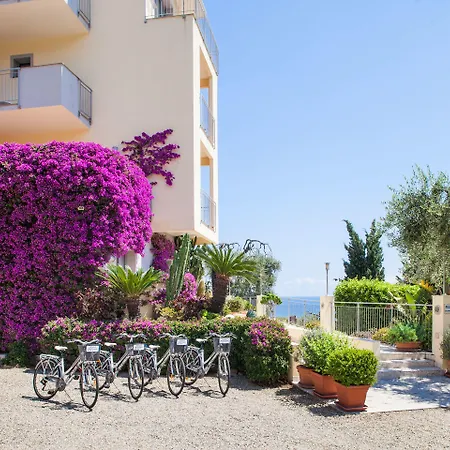 梅特罗波尔酒店 4* 迪亚诺马里纳