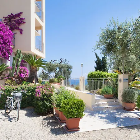 梅特罗波尔酒店 4*