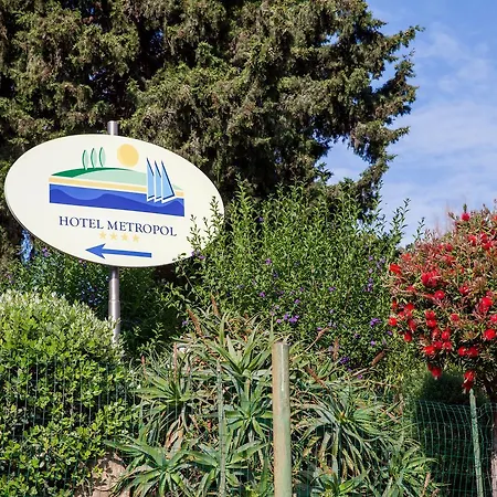 梅特罗波尔酒店 4*