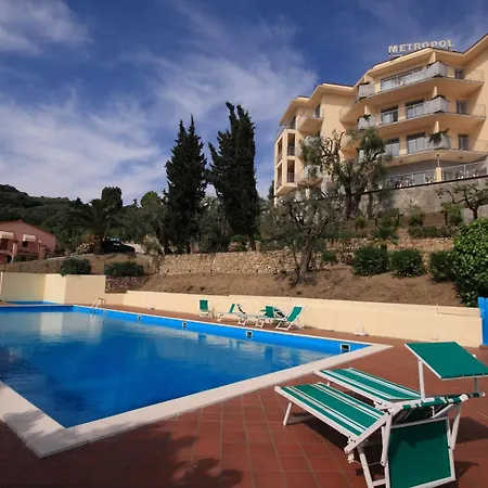 梅特罗波尔酒店 4*