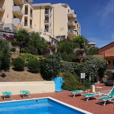 梅特罗波尔酒店 酒店 迪亚诺马里纳