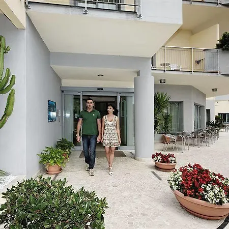 梅特罗波尔酒店 酒店 迪亚诺马里纳