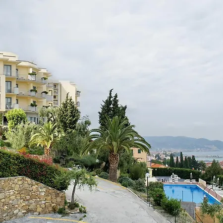 梅特罗波尔酒店 4*