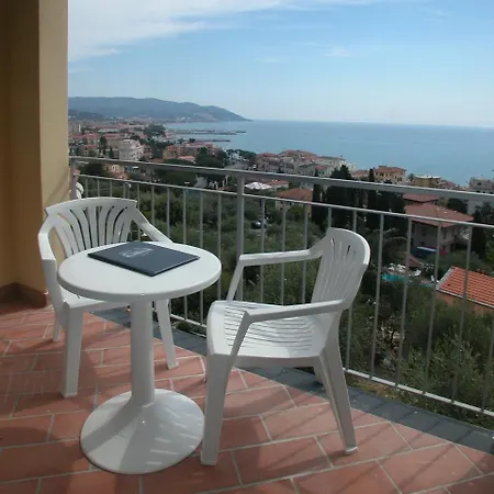 梅特罗波尔酒店 4*