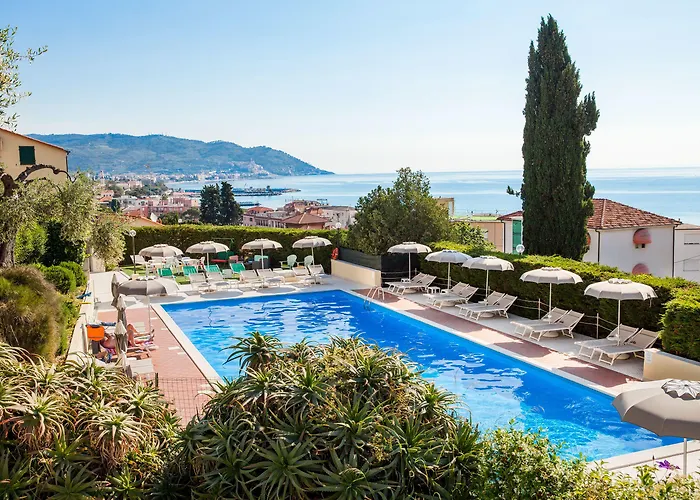 梅特罗波尔酒店 4* 迪亚诺马里纳