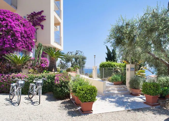 梅特罗波尔酒店 4*