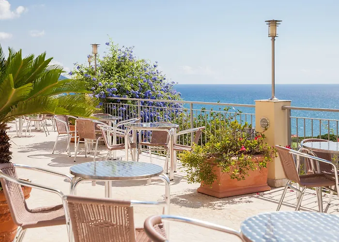 梅特罗波尔酒店 4*