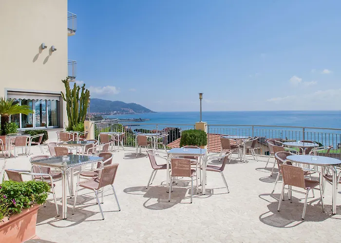 梅特罗波尔酒店 酒店 4*