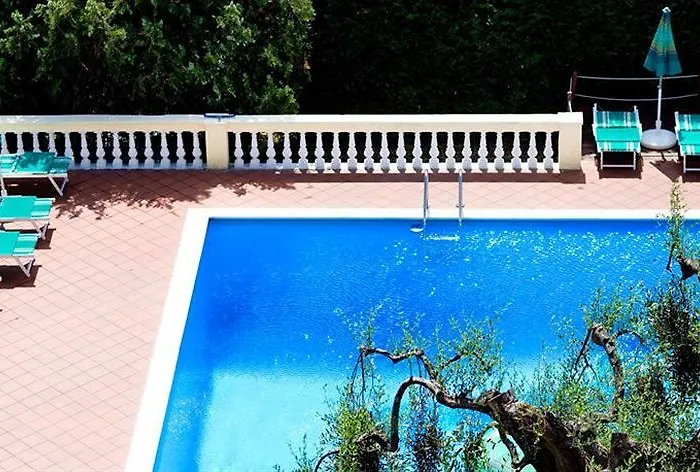 酒店 梅特罗波尔酒店 4*