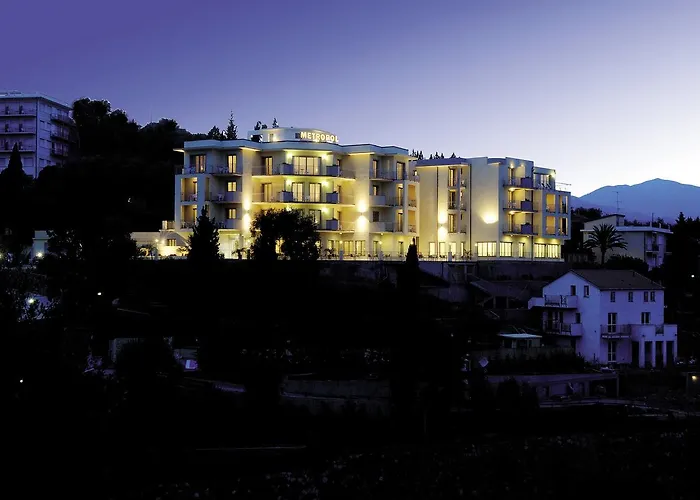 梅特罗波尔酒店 4* 迪亚诺马里纳