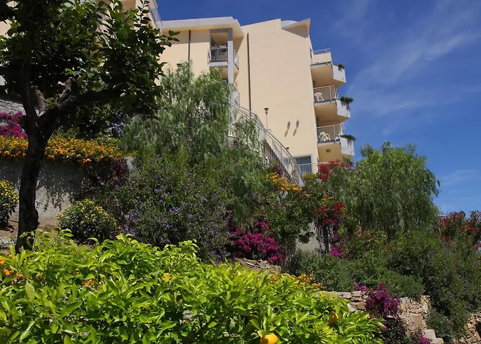 梅特罗波尔酒店 酒店 迪亚诺马里纳