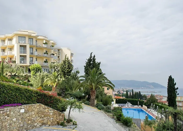 梅特罗波尔酒店 4*